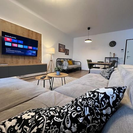High-Rise Luxury Apartment With Free Parking Bucureşti Ngoại thất bức ảnh