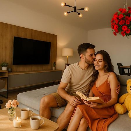 High-Rise Luxury Apartment With Free Parking Bucureşti Ngoại thất bức ảnh
