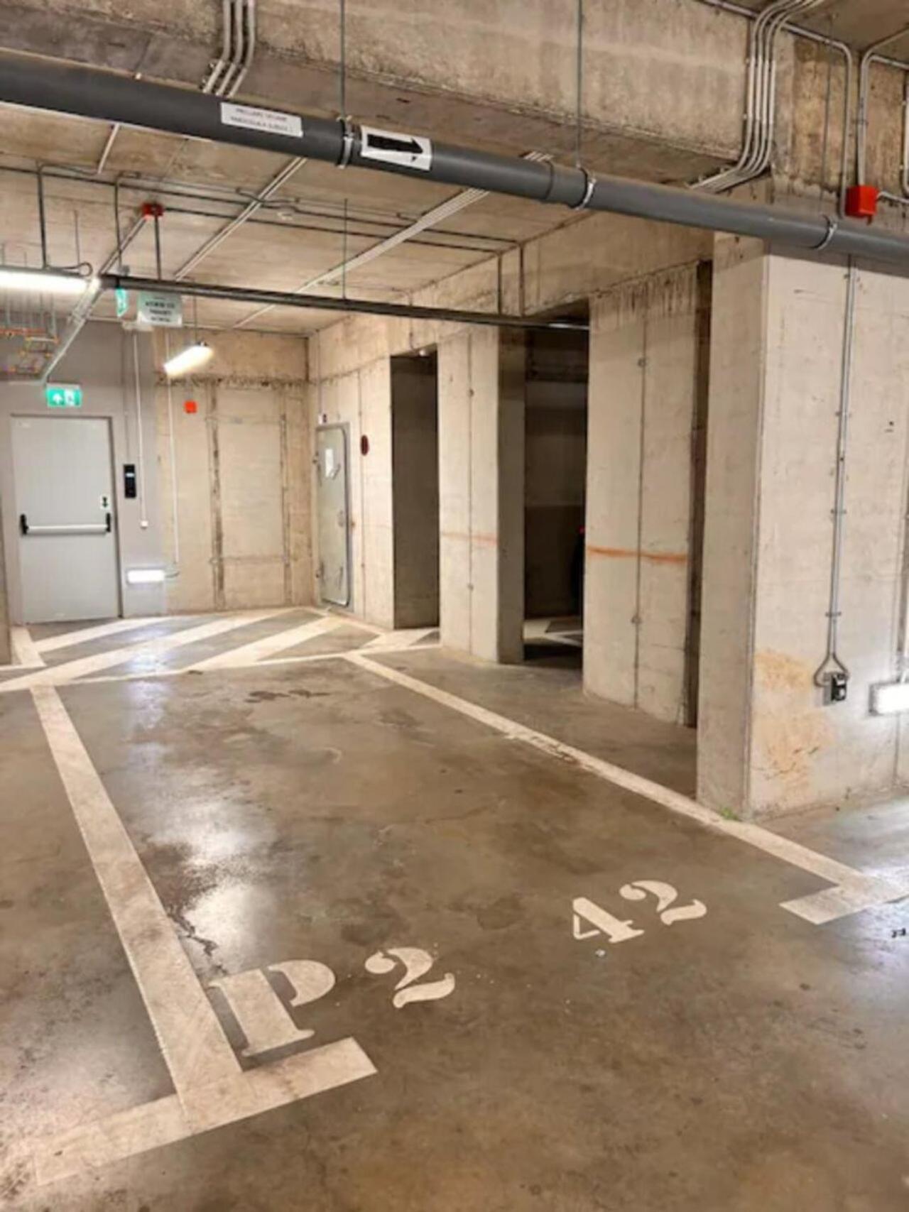 High-Rise Luxury Apartment With Free Parking Bucureşti Ngoại thất bức ảnh