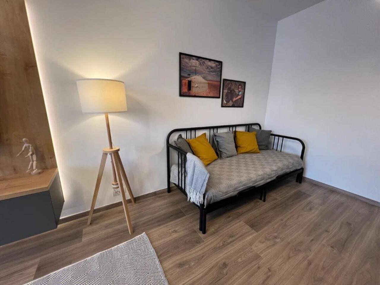 High-Rise Luxury Apartment With Free Parking Bucureşti Ngoại thất bức ảnh