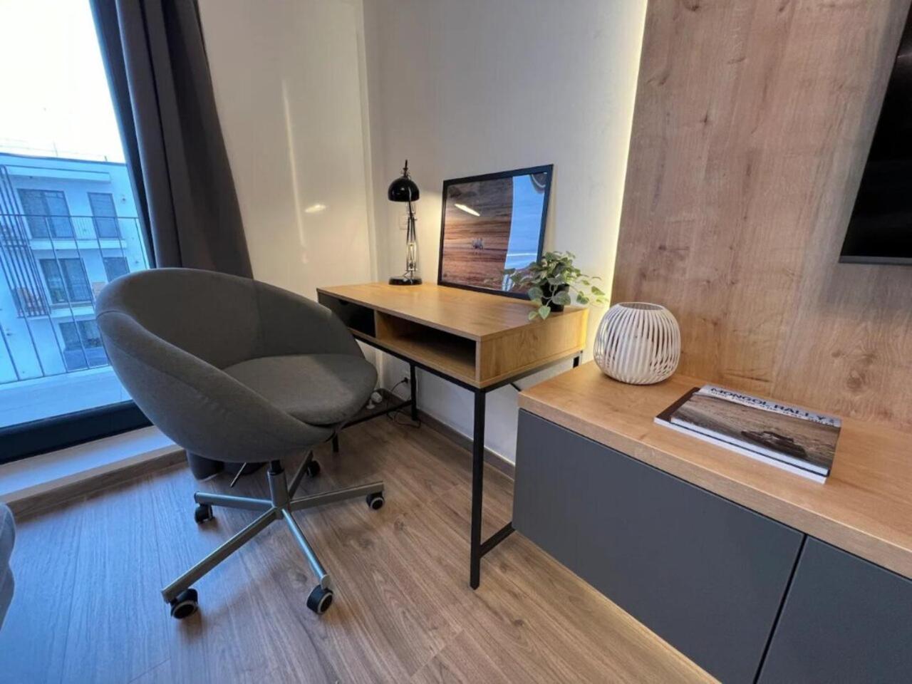 High-Rise Luxury Apartment With Free Parking Bucureşti Ngoại thất bức ảnh