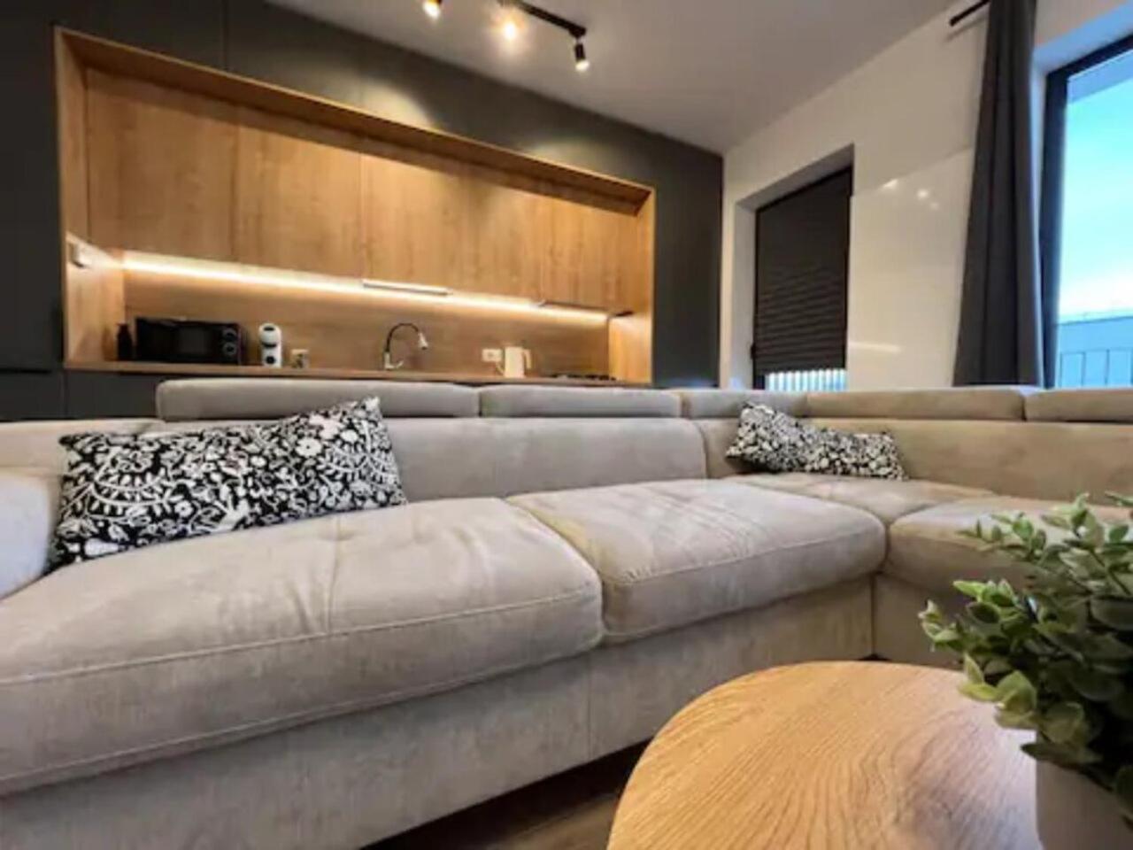 High-Rise Luxury Apartment With Free Parking Bucureşti Ngoại thất bức ảnh