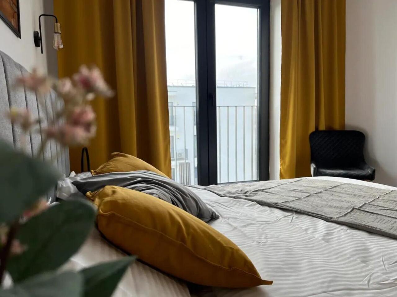 High-Rise Luxury Apartment With Free Parking Bucureşti Ngoại thất bức ảnh